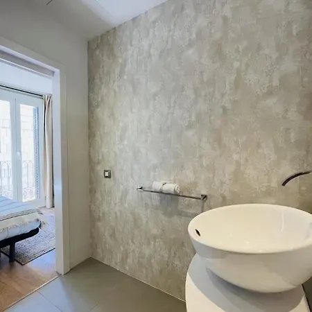 Apartment Modern Ideally Located