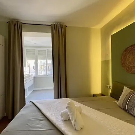 Modern Ideally Located Apartment *